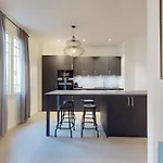 Apartment Beautiful Modern With Balcony In