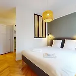 Beautiful Modern With Balcony In Genf