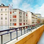 Beautiful Modern With Balcony In Apartment *