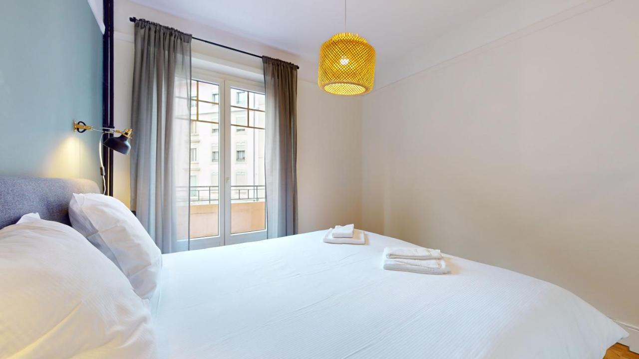 Beautiful Modern With Balcony In Genf