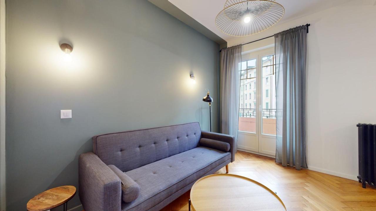 Beautiful Modern With Balcony In Apartment *