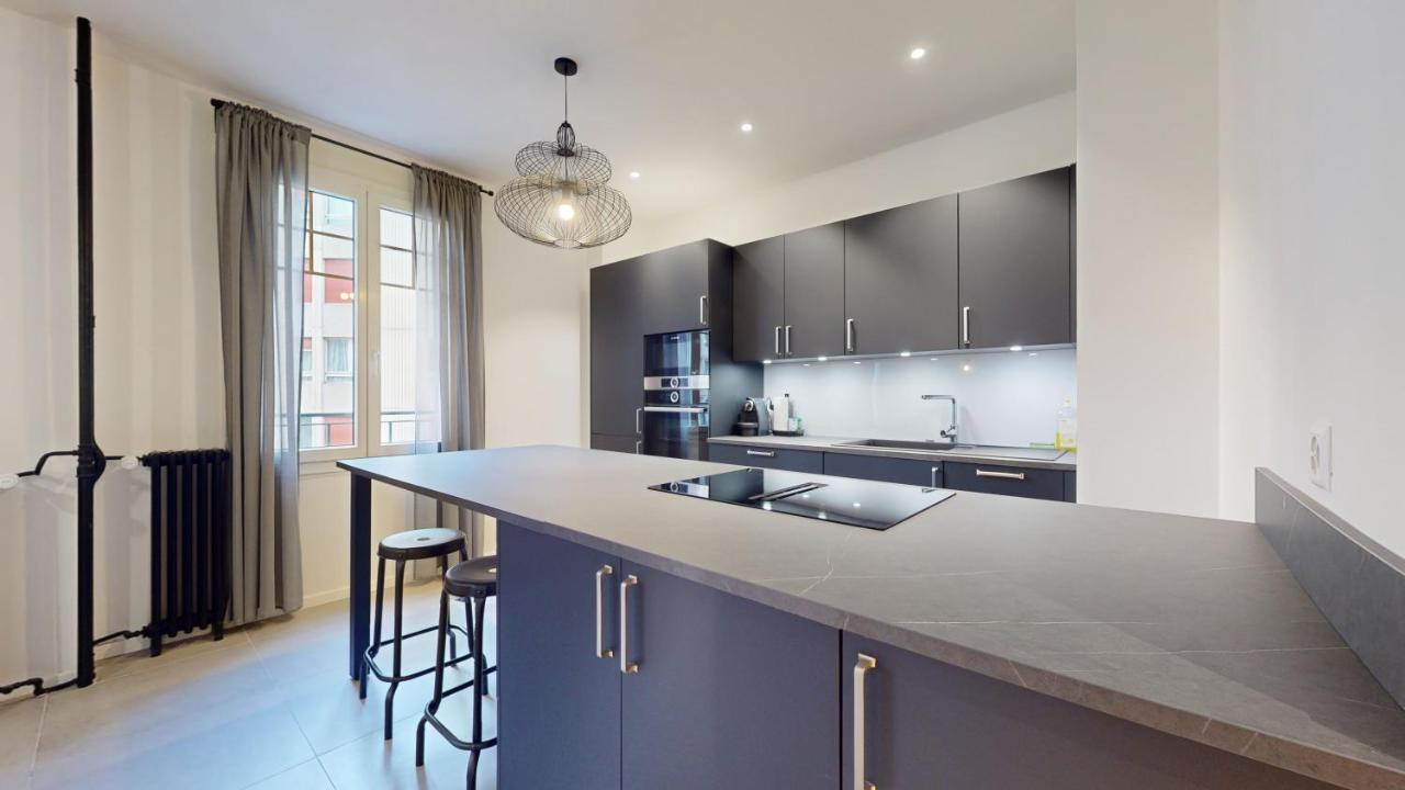 Apartment Beautiful Modern With Balcony In *