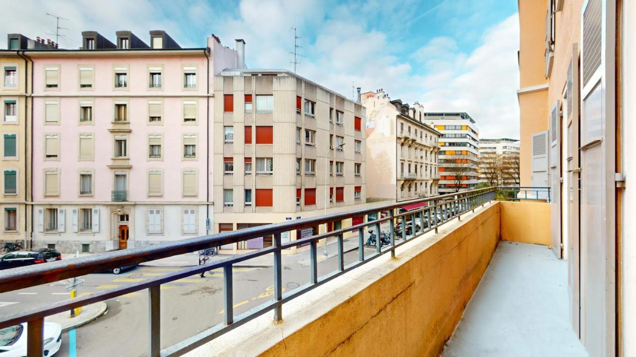 Beautiful Modern With Balcony In Appartement *