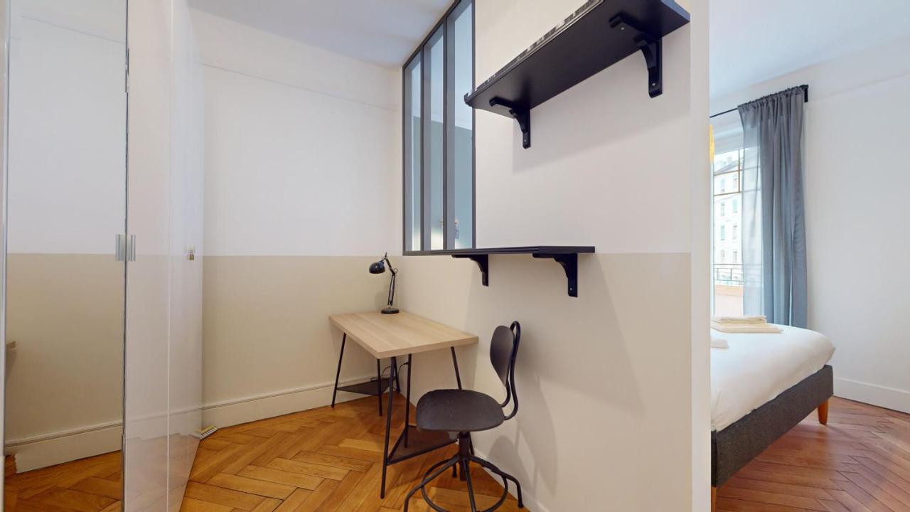 Beautiful Modern With Balcony In