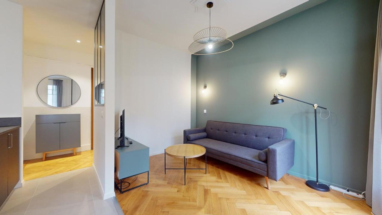 Beautiful Modern With Balcony In Apartamento *