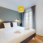 Apartment Beautiful Modern With Balcony In