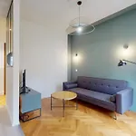 Beautiful Modern With Balcony In Apartment *